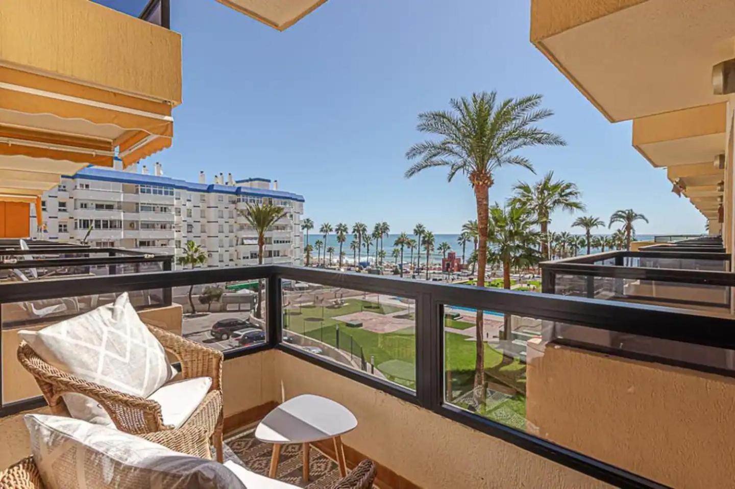Encantador Apartamento En Primera Linea De Playa Benalmádena Eksteriør billede